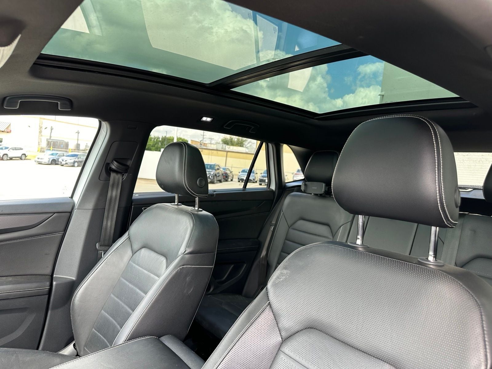 2024 Volkswagen Atlas Cross Sport 2.0T SEL R-Line
