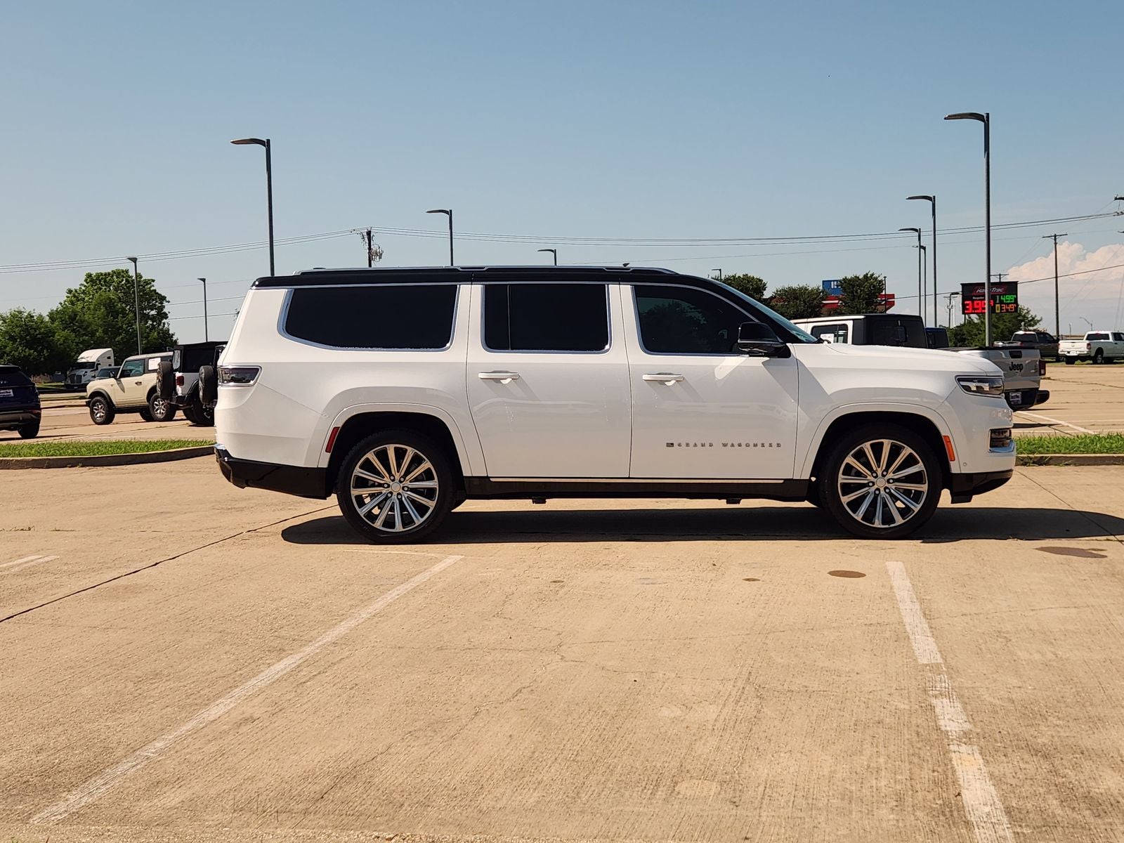 2023 Jeep Grand Wagoneer L Series II 4x4