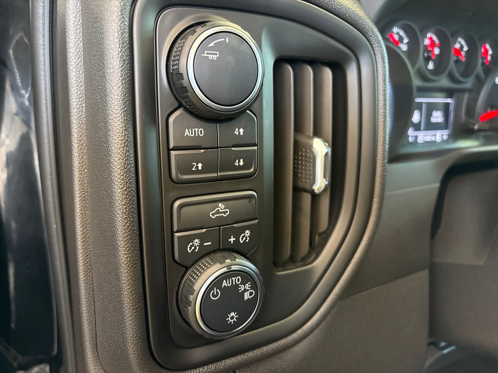 2024 Chevrolet Silverado 1500 4WD Crew Cab Short Bed Custom Trail Boss