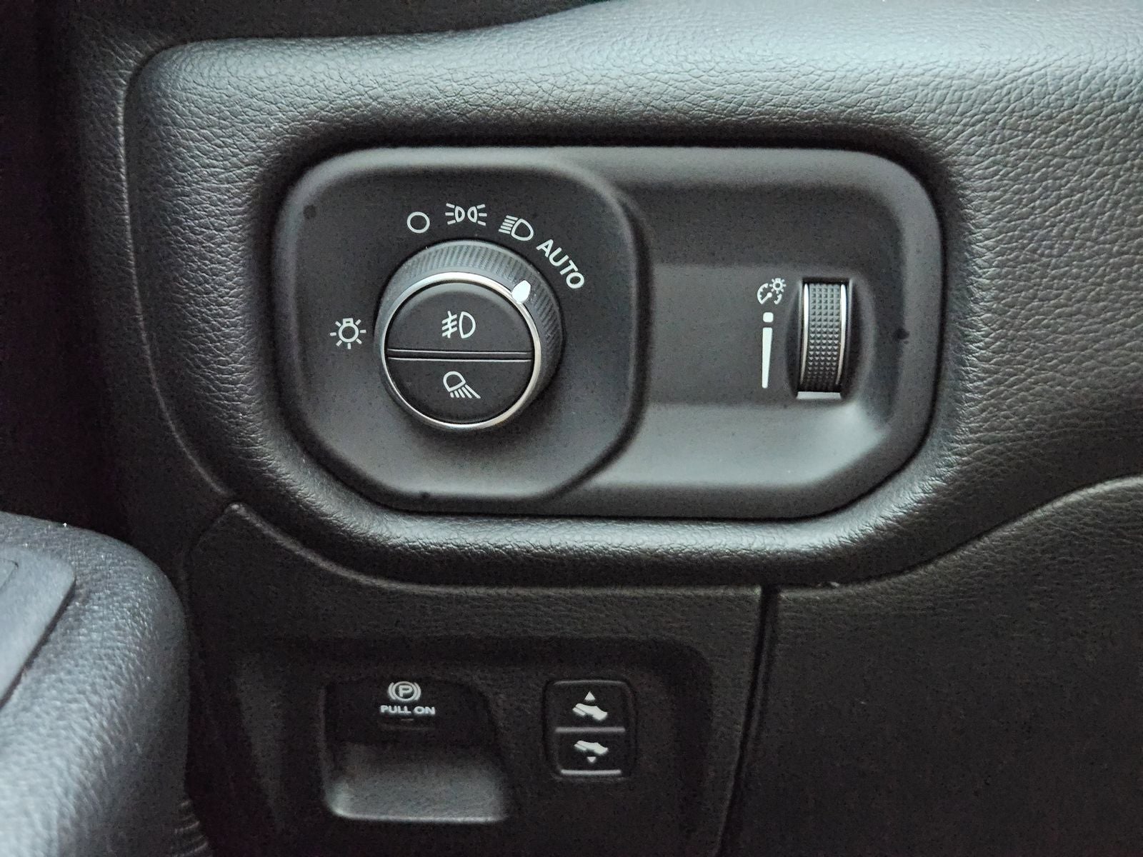2022 RAM Ram 1500 Lone Star Quad Cab 4x2 6'4' Box