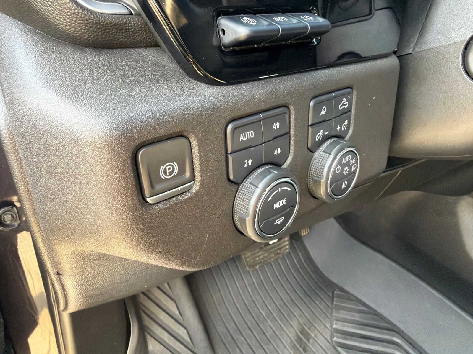 2023 Chevrolet Silverado 1500 4WD Crew Cab Short Bed LTZ