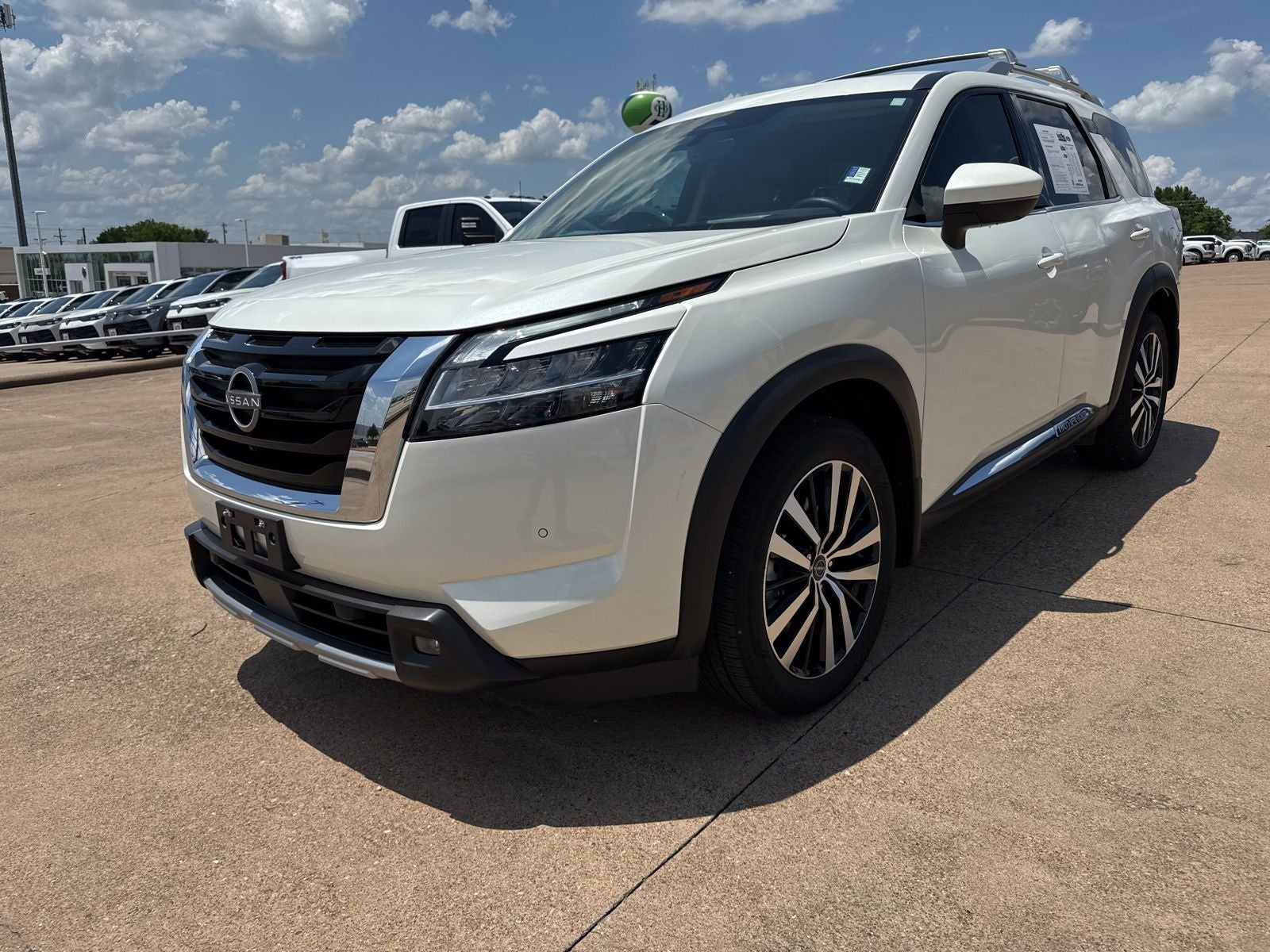 2024 Nissan Pathfinder Platinum