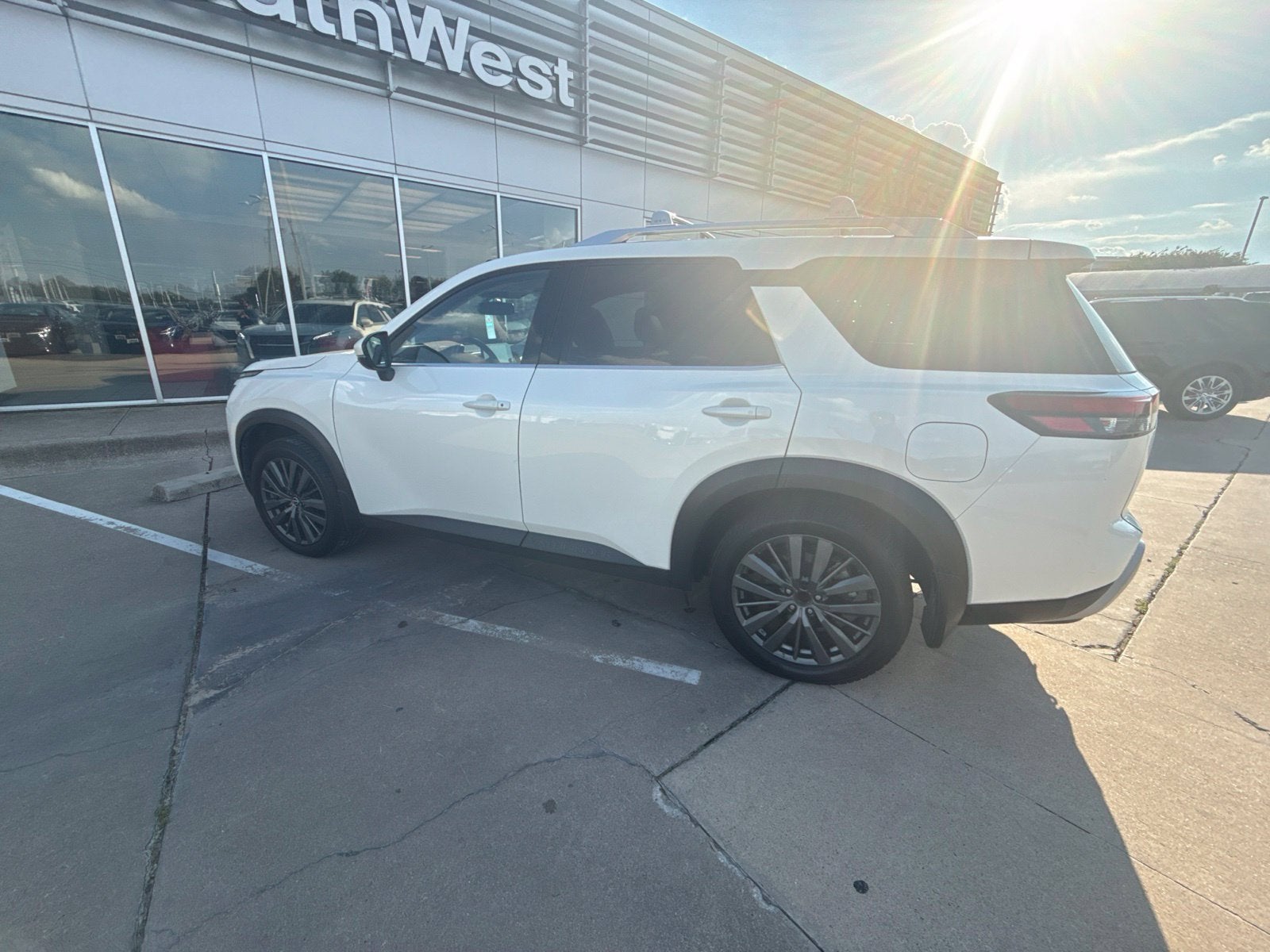 2022 Nissan Pathfinder SL