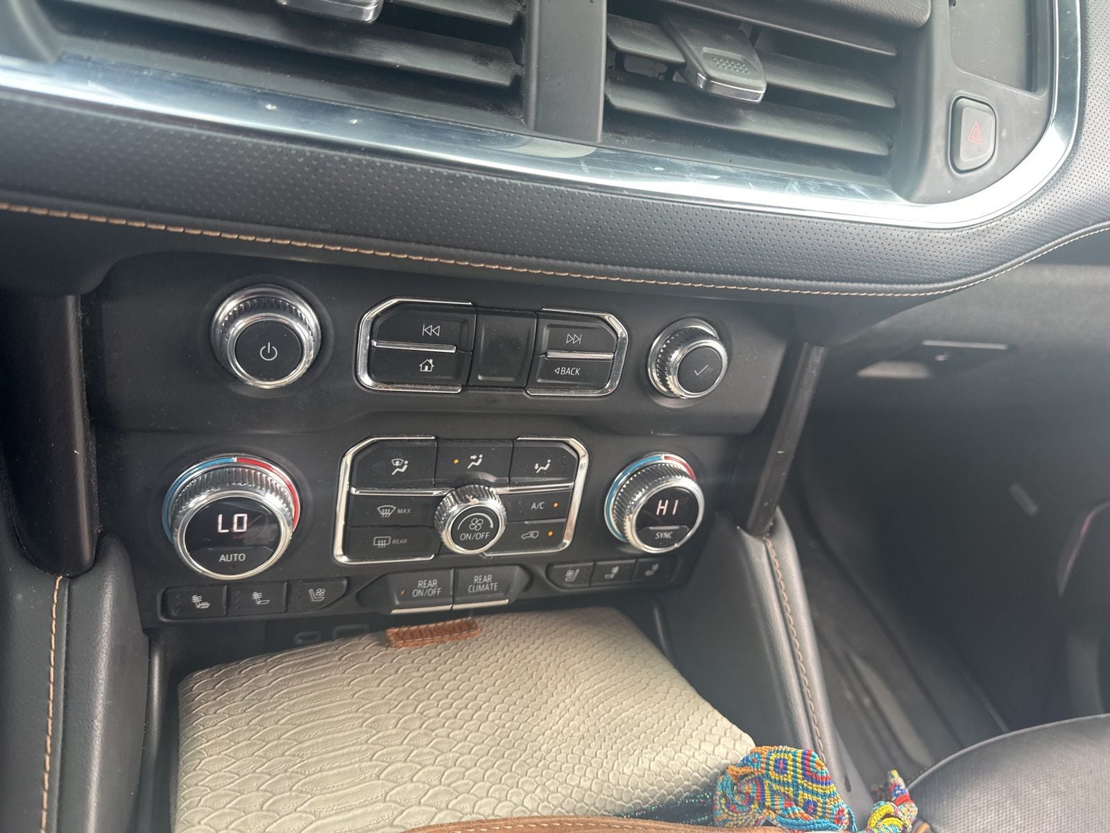 2023 GMC Yukon XL AT4