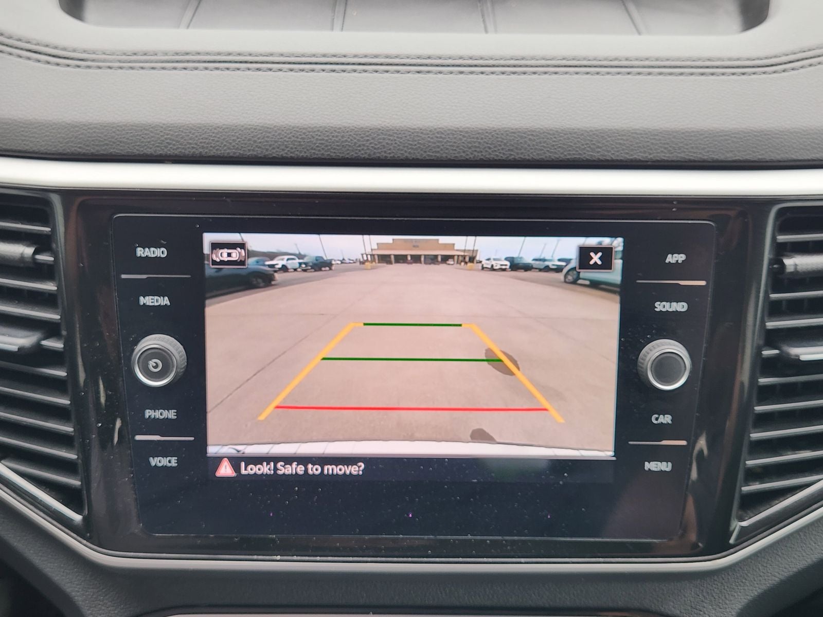 2023 Volkswagen Atlas 3.6L V6 SE w/Technology