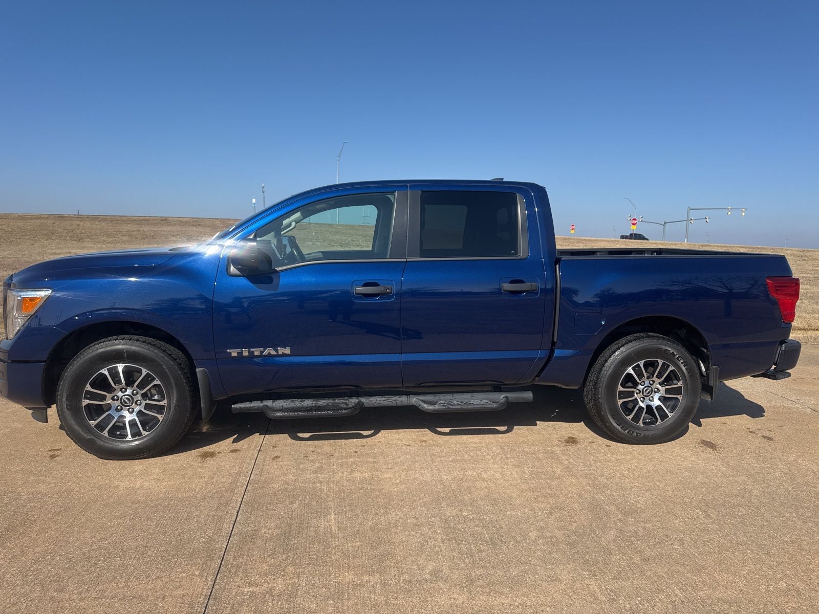 2024 Nissan Titan SV