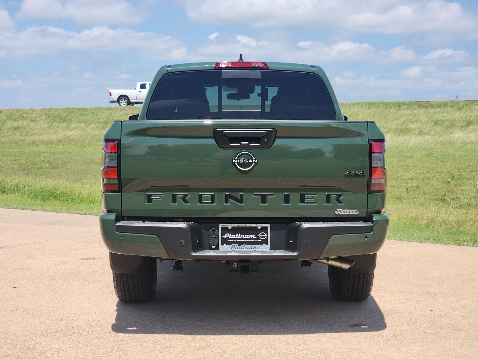 2026 Nissan Frontier Dark Armor