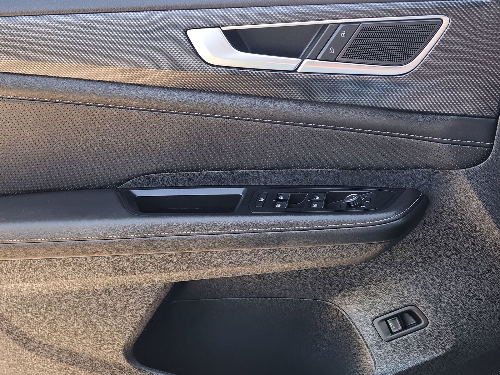 2025 Volkswagen Atlas Cross Sport 2.0T SEL R-Line Black