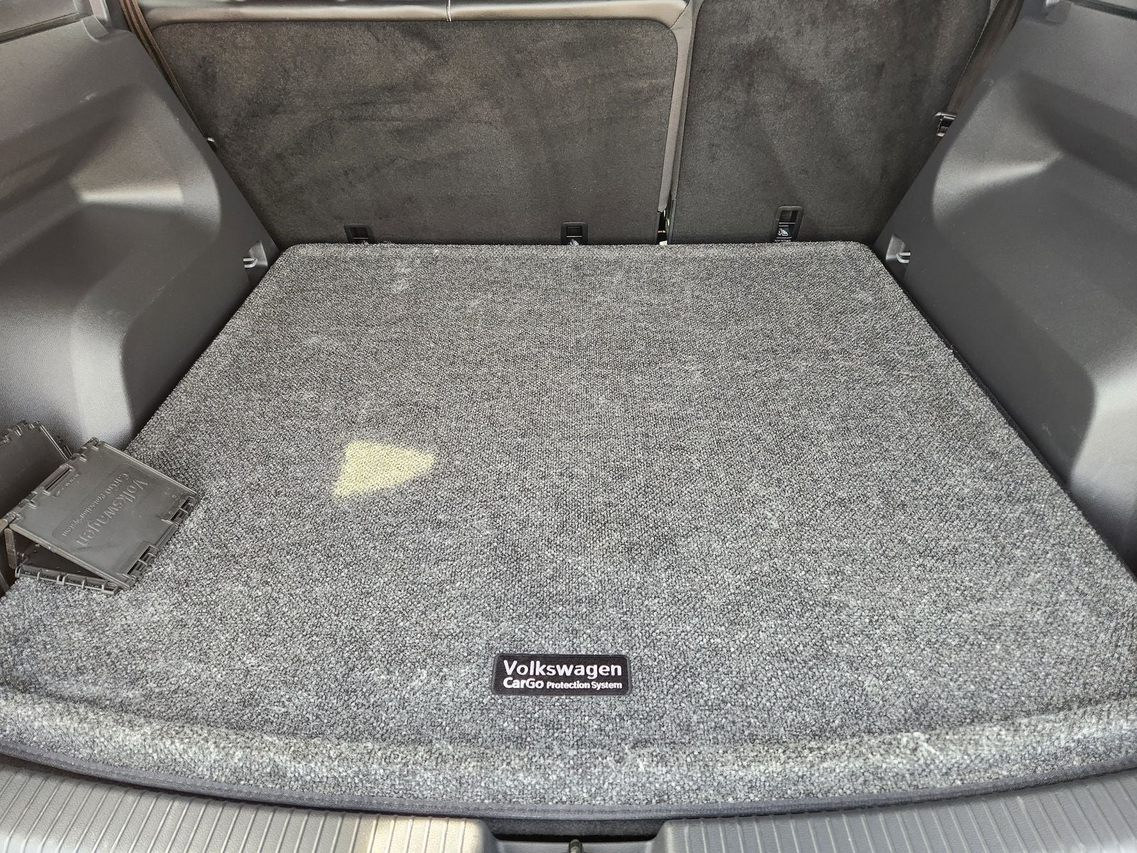 2025 Volkswagen Atlas Cross Sport 2.0T SEL R-Line Black