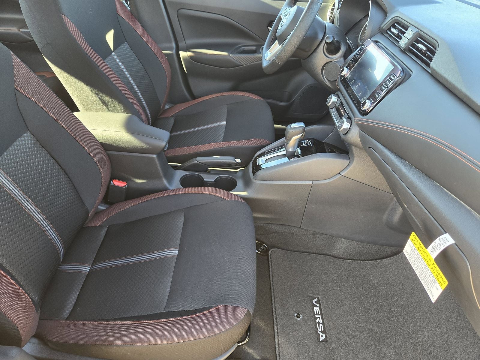 2025 Nissan Versa 1.6 SR