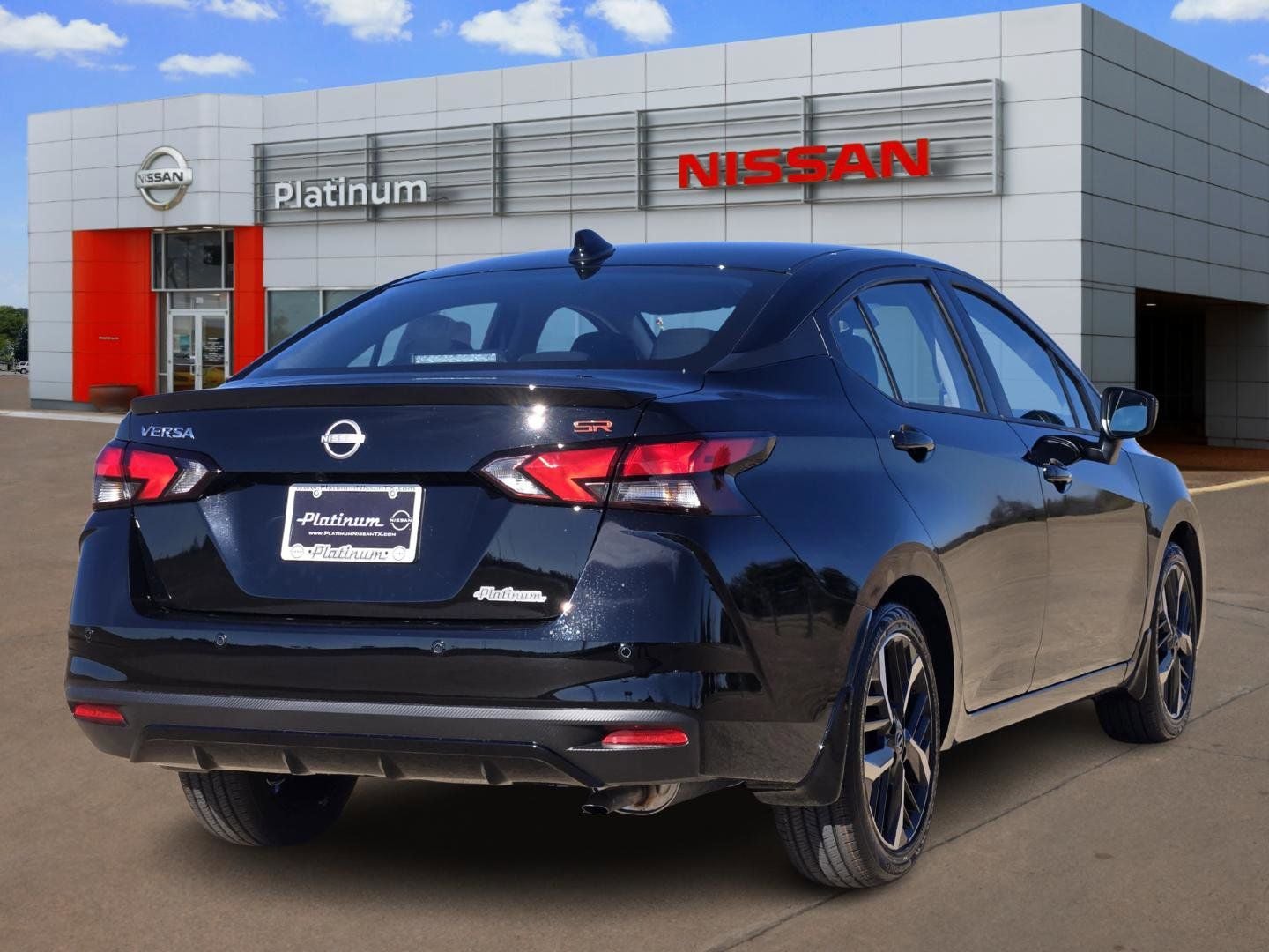 2025 Nissan Versa 1.6 SR