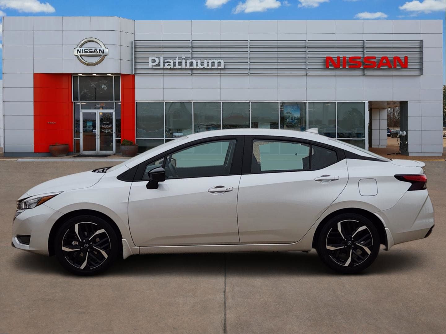 2025 Nissan Versa 1.6 SR