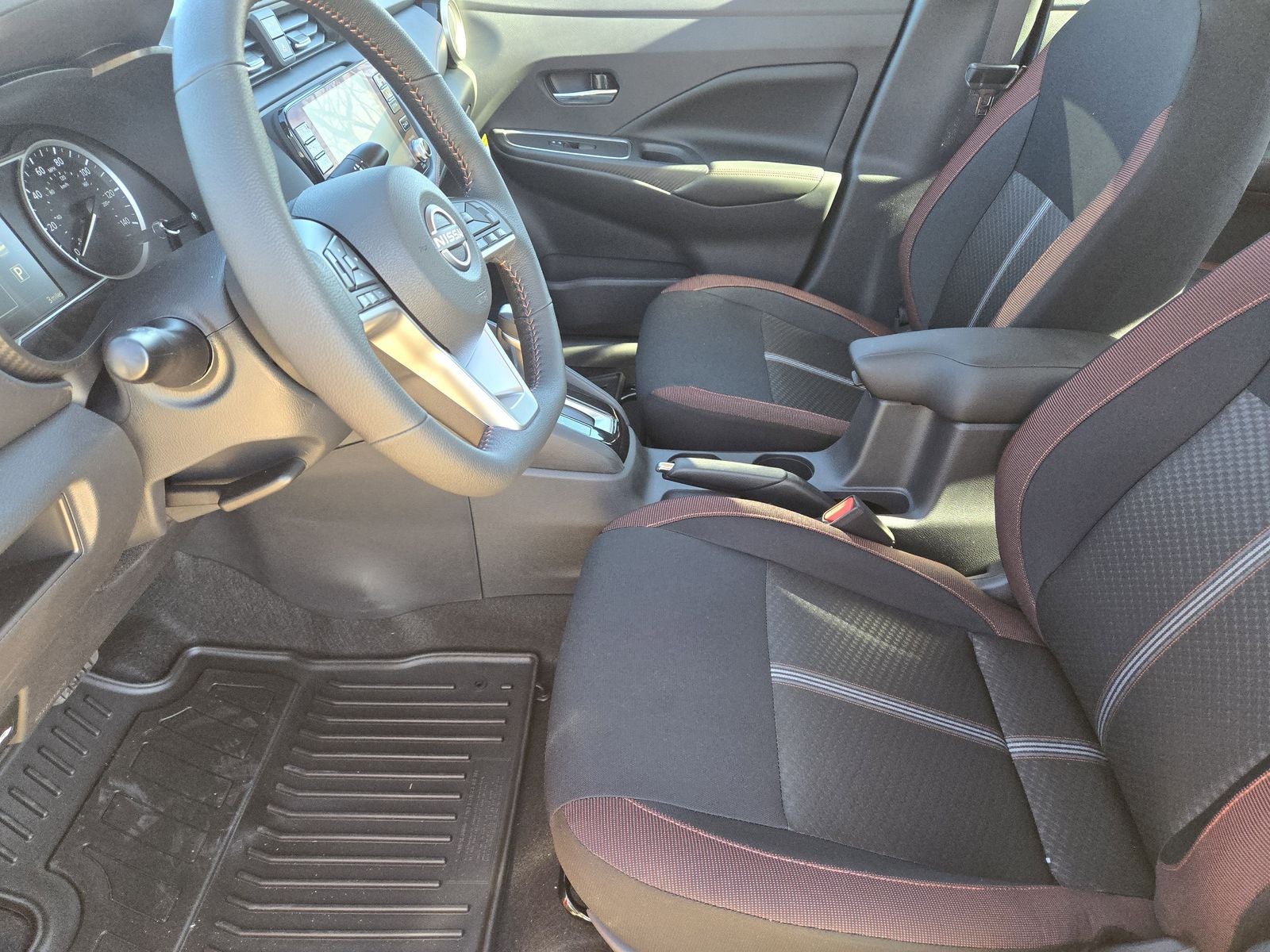 2025 Nissan Versa 1.6 SR