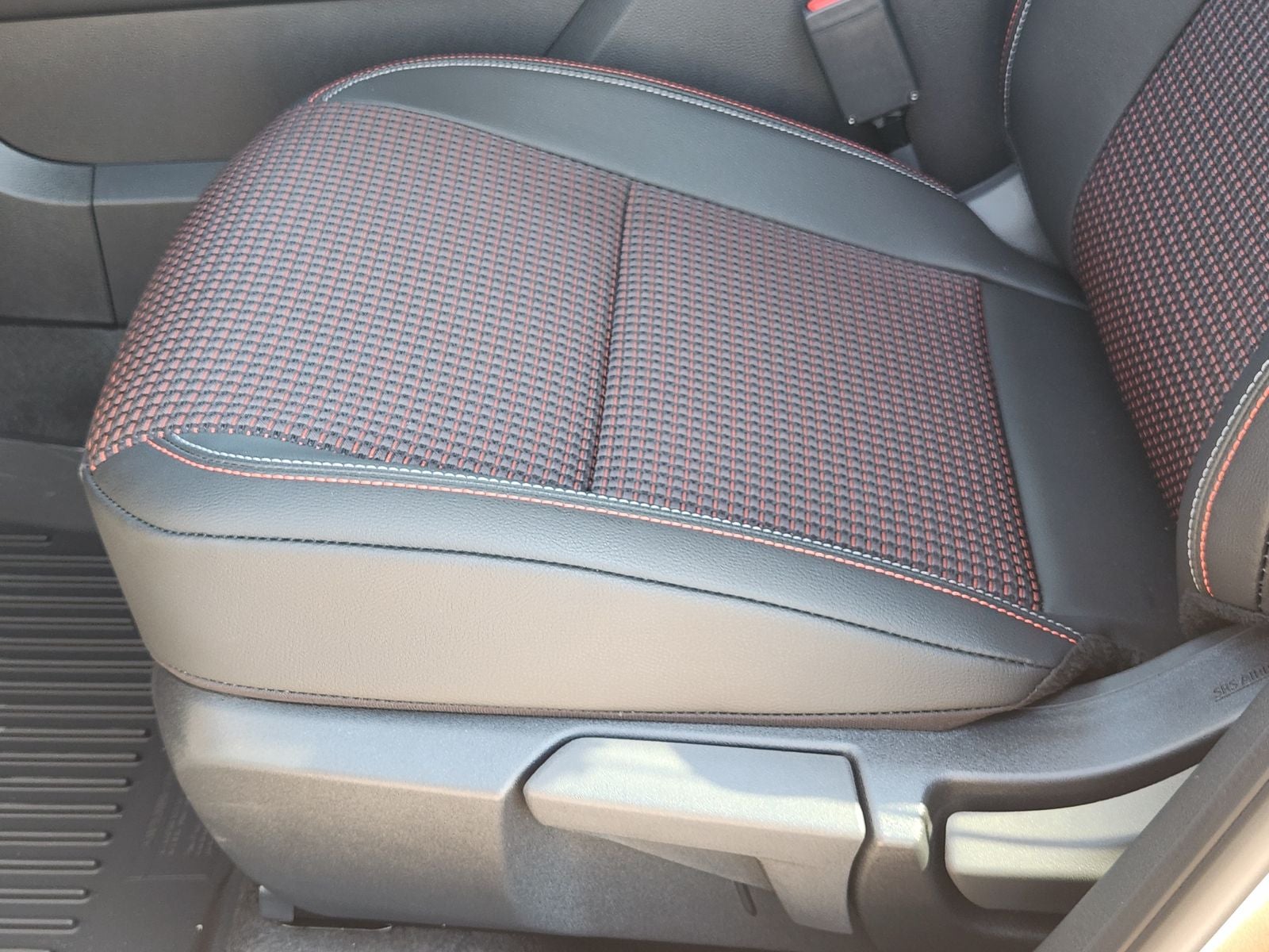 2027 Nissan Kicks SR