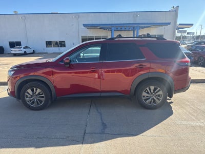 2022 Nissan Pathfinder SV
