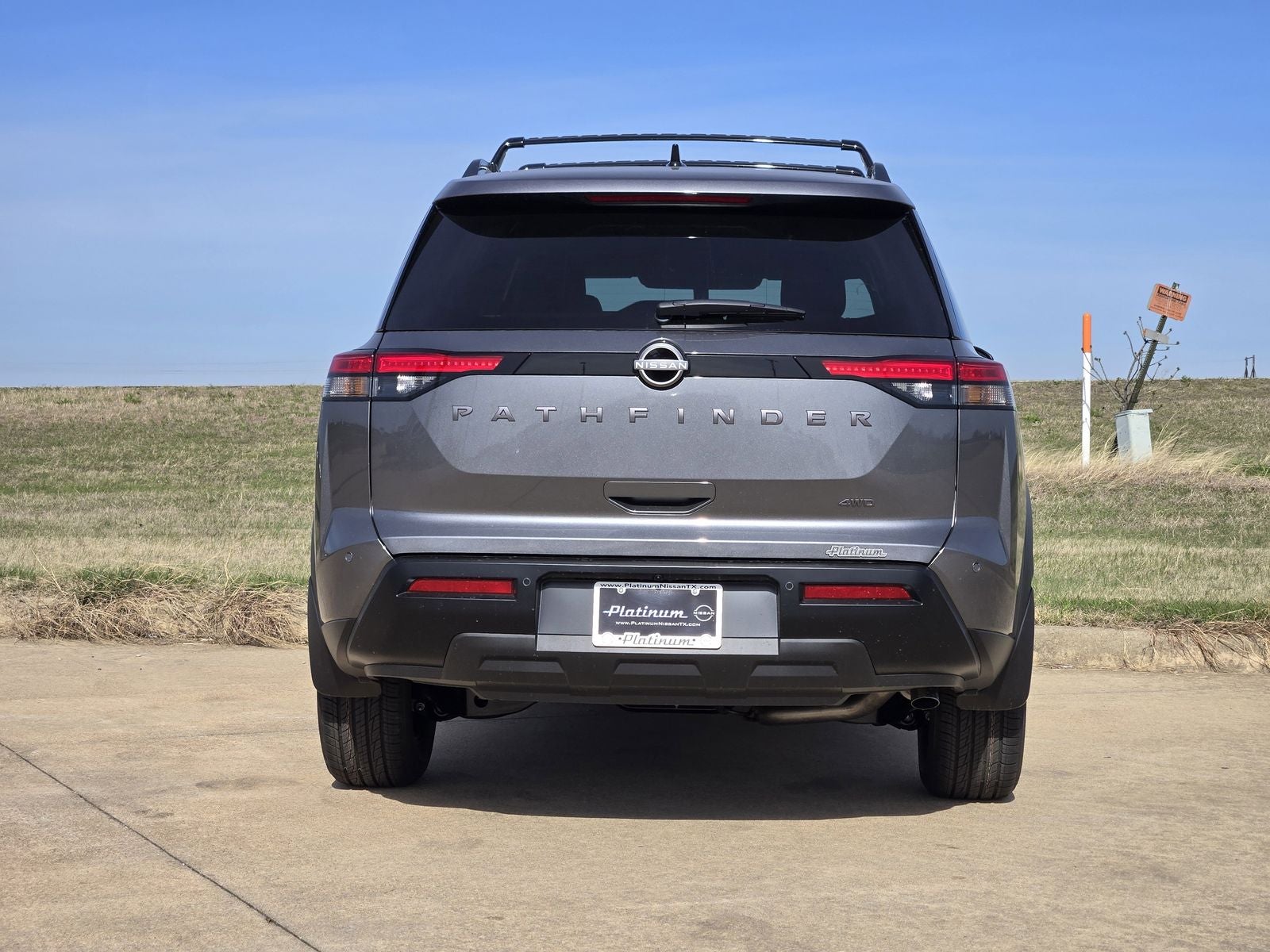 2026 Nissan Pathfinder SV