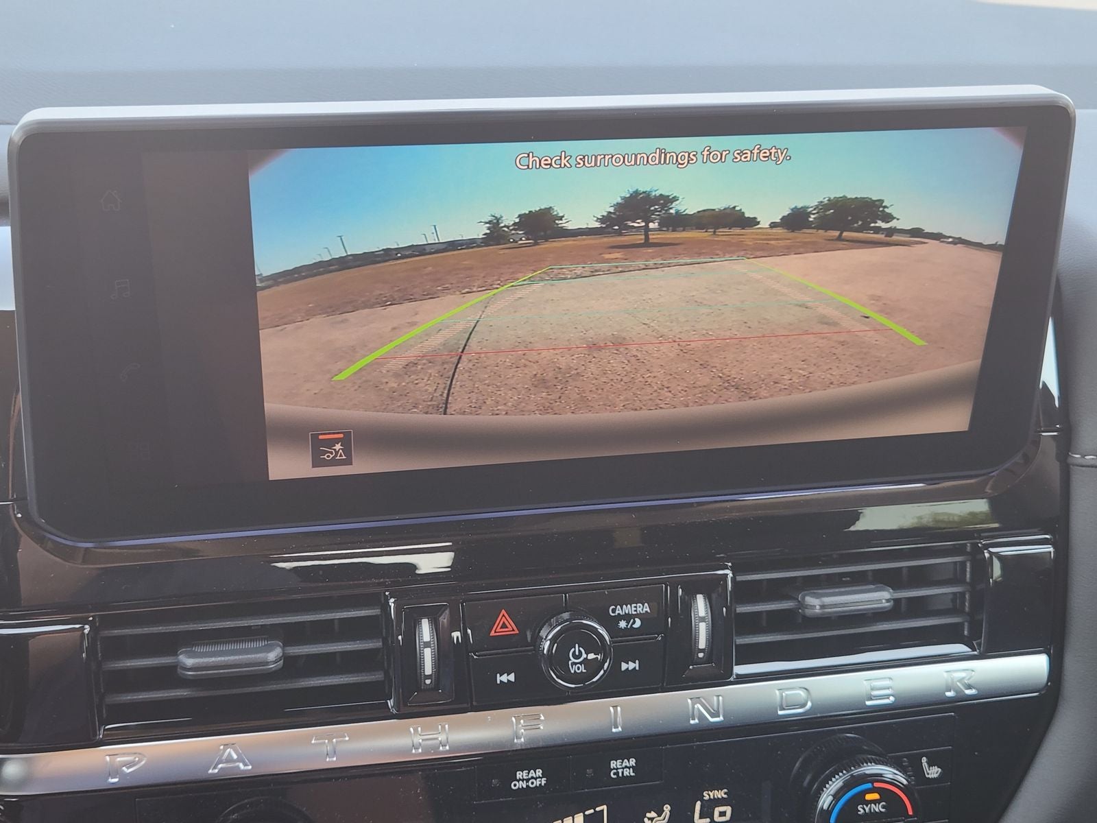 2026 Nissan Pathfinder SV
