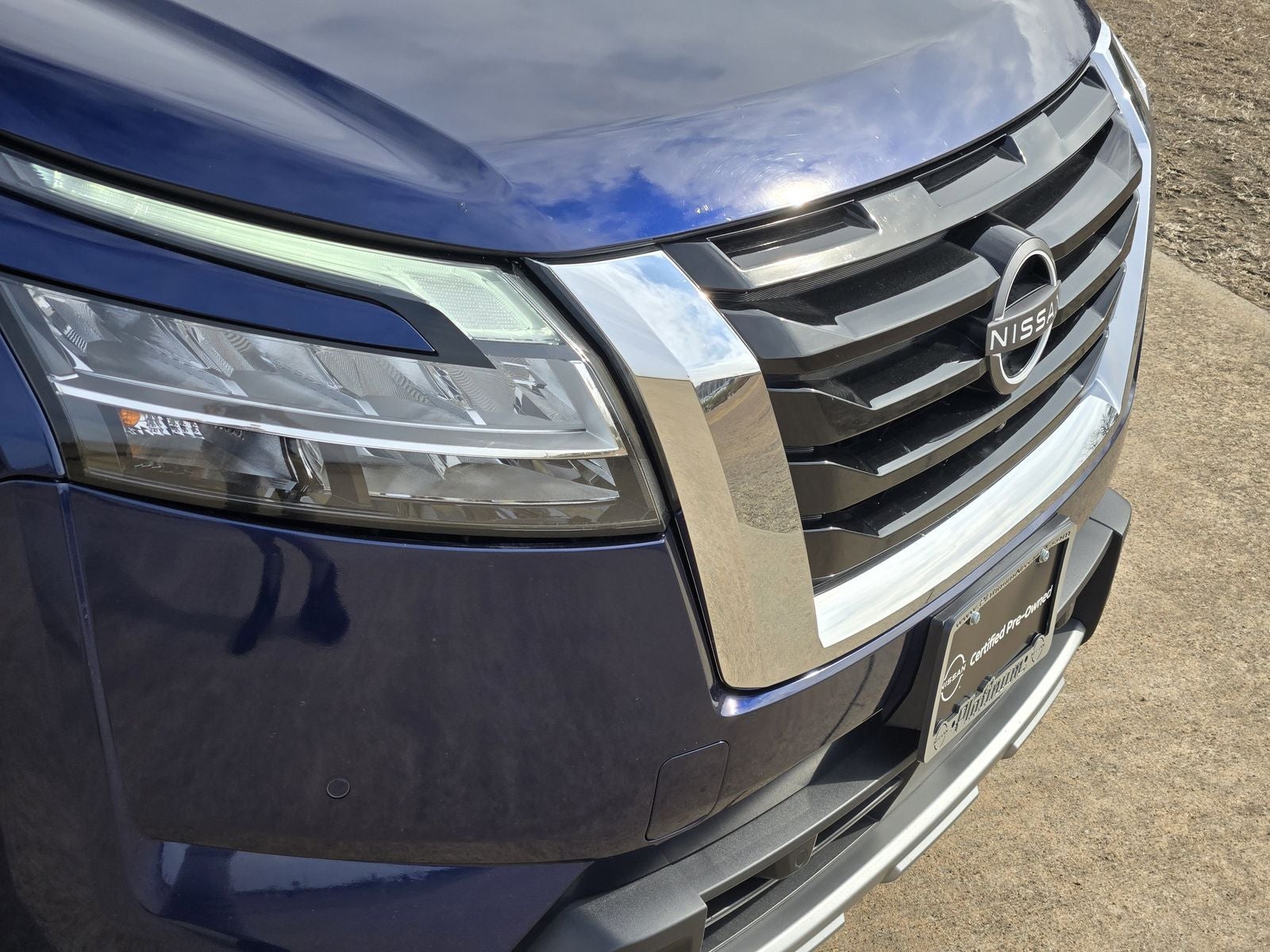 2022 Nissan Pathfinder SL