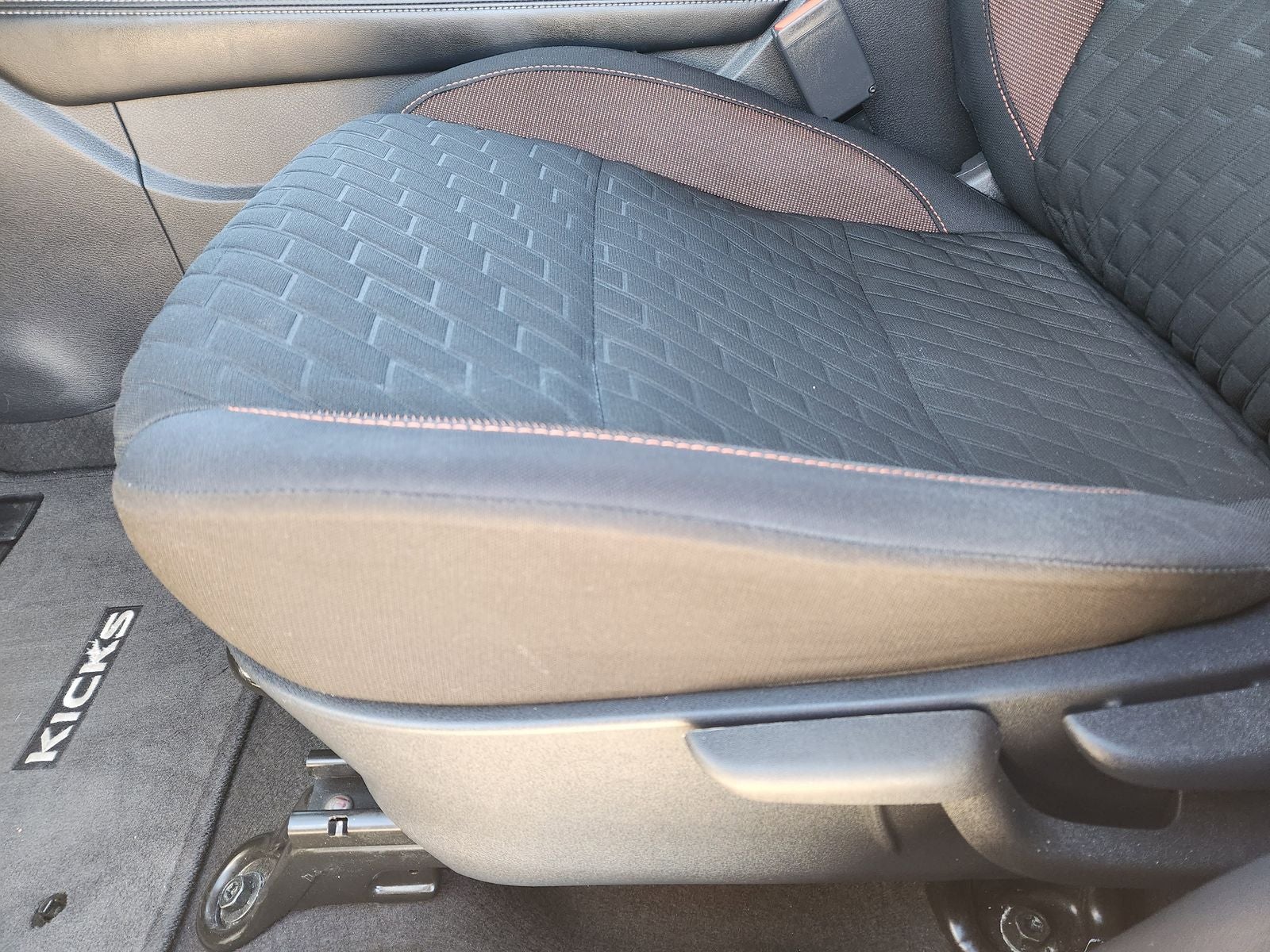 2021 Nissan Kicks SR