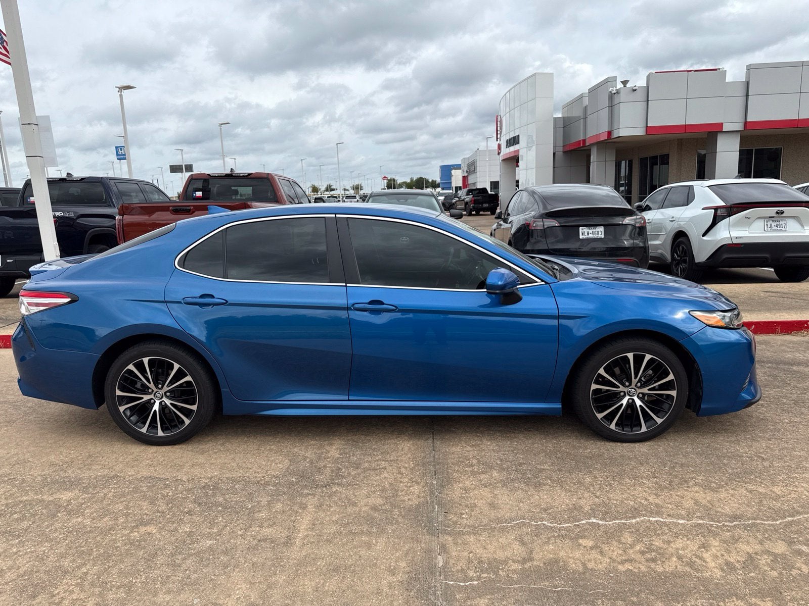 2020 Toyota Camry SE