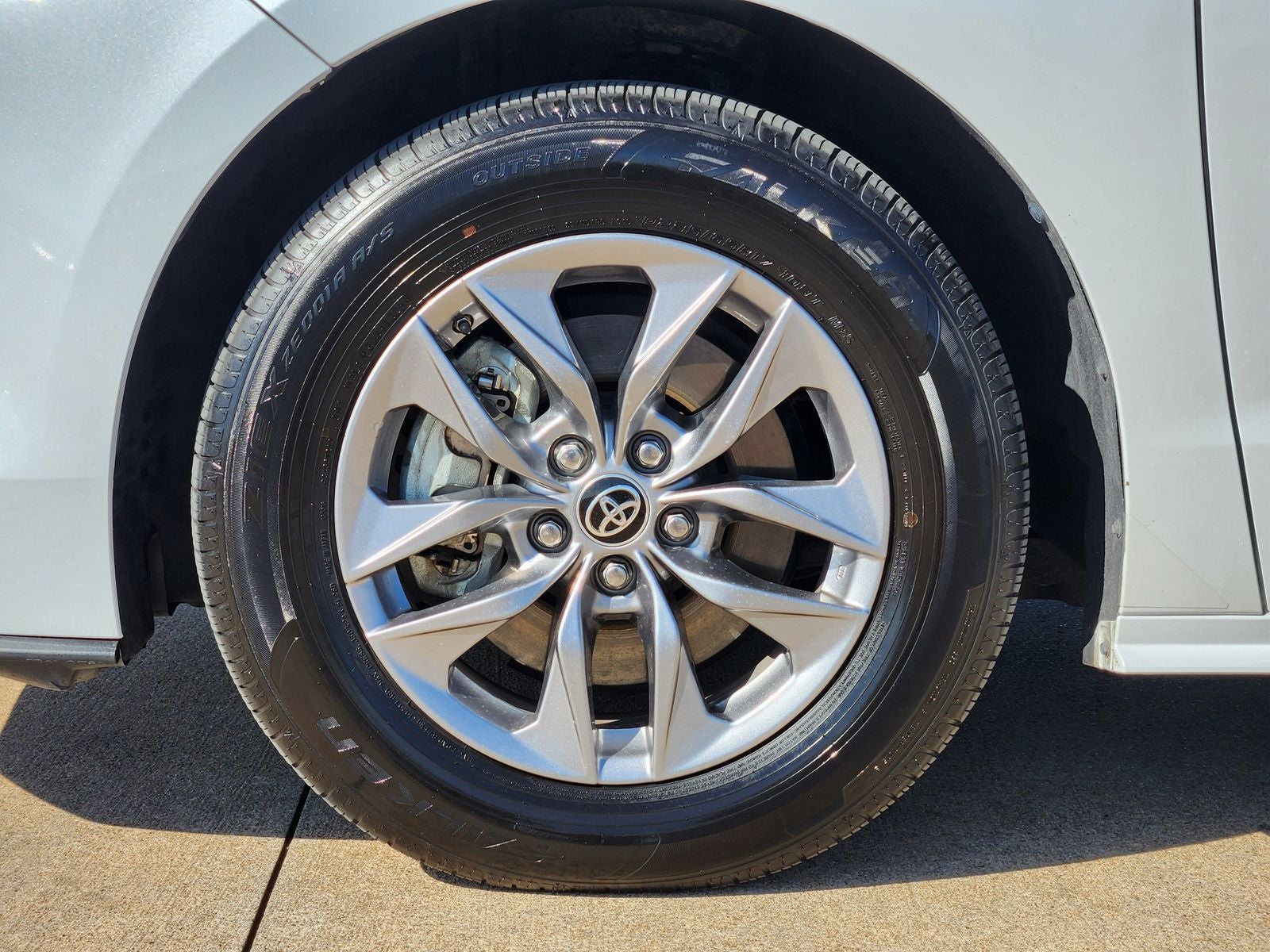 2023 Toyota Sienna XLE