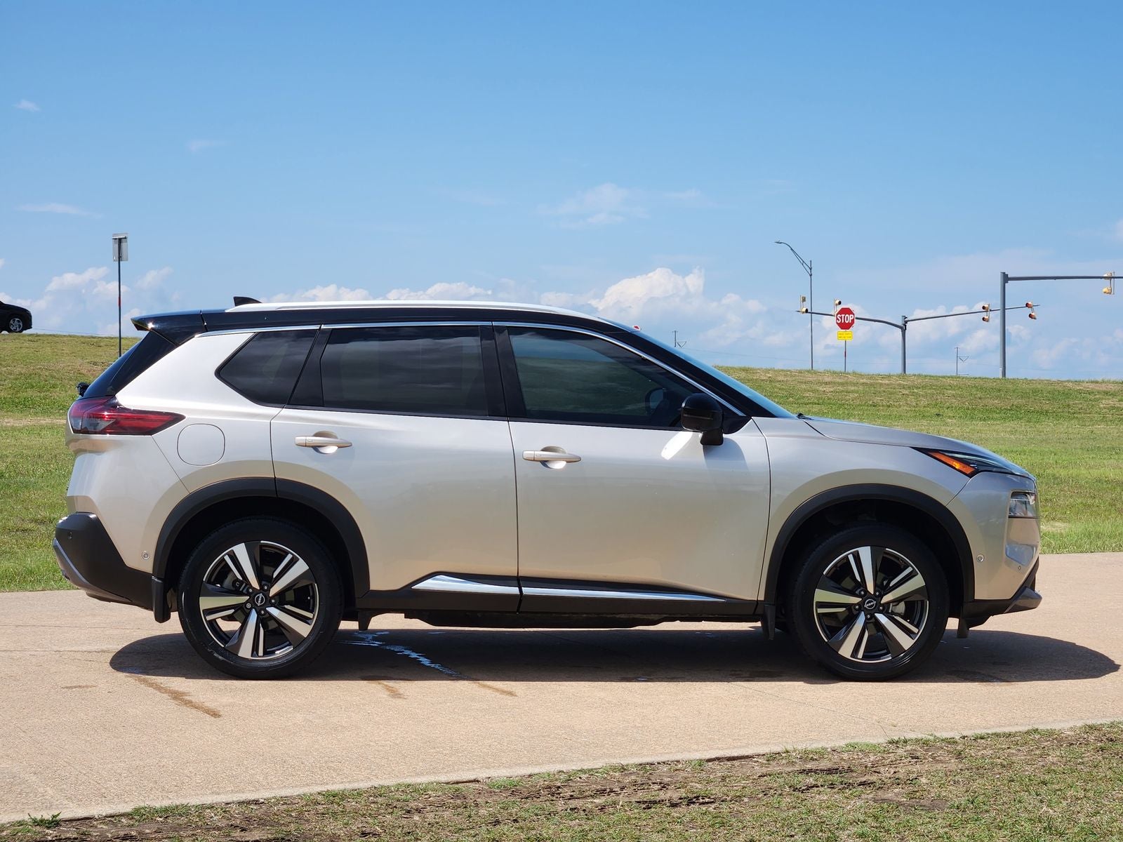 2022 Nissan Rogue SL