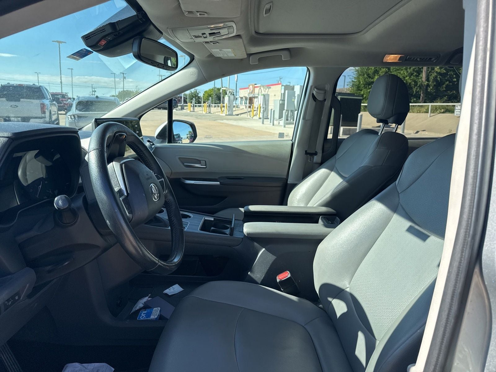2022 Toyota Sienna XLE 8 Passenger