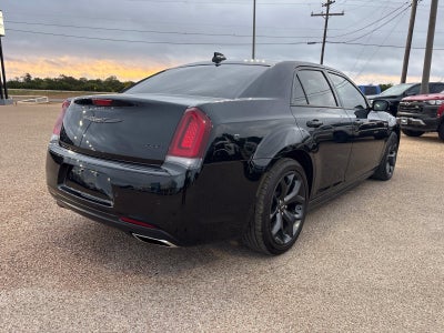 2023 Chrysler 300 Touring L