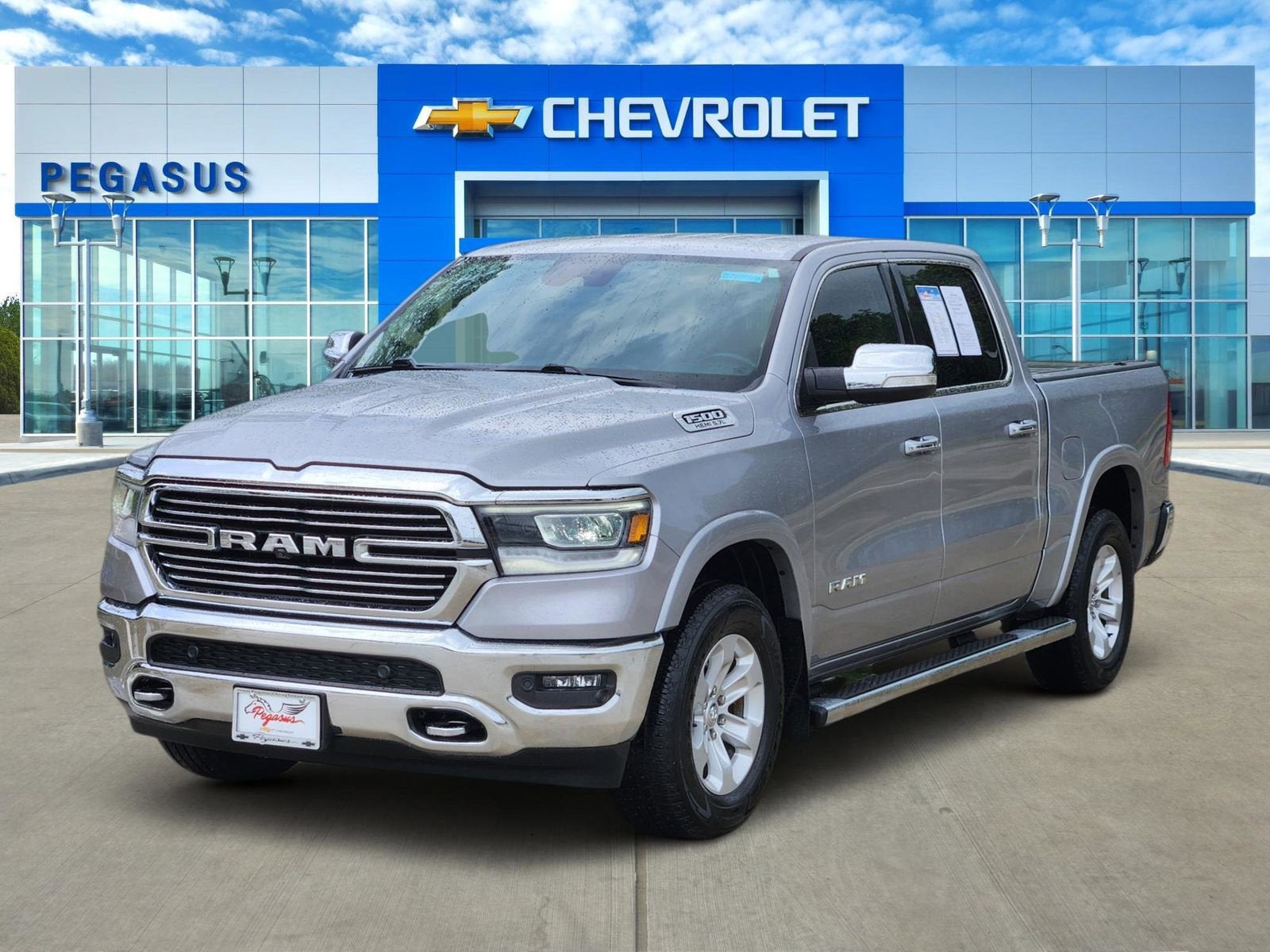 2019 RAM 1500 Laramie Crew Cab 4x2 5'7" Box
