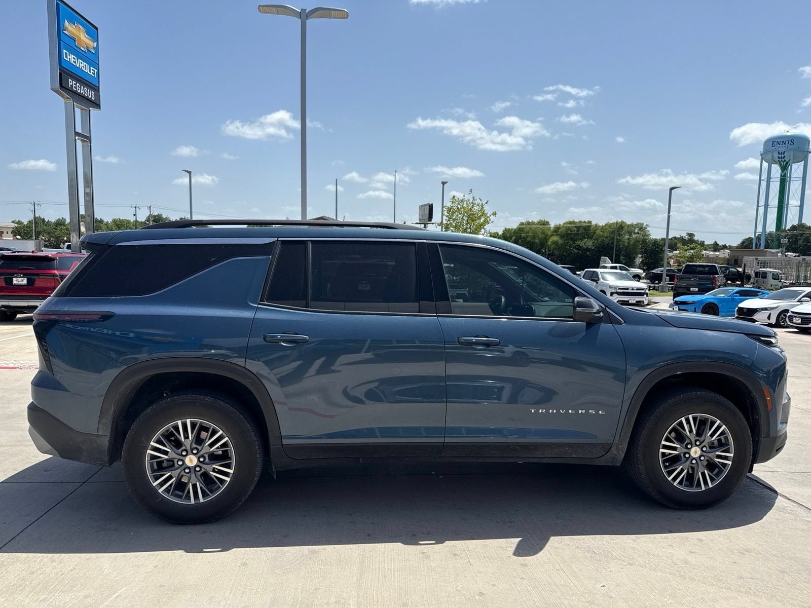 2025 Chevrolet Traverse LT